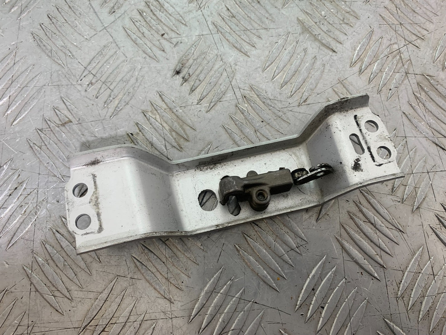 HONDA CBR600 CBR 600 RR SEAT CATCH  YEAR 2003-2004 CMB1173)