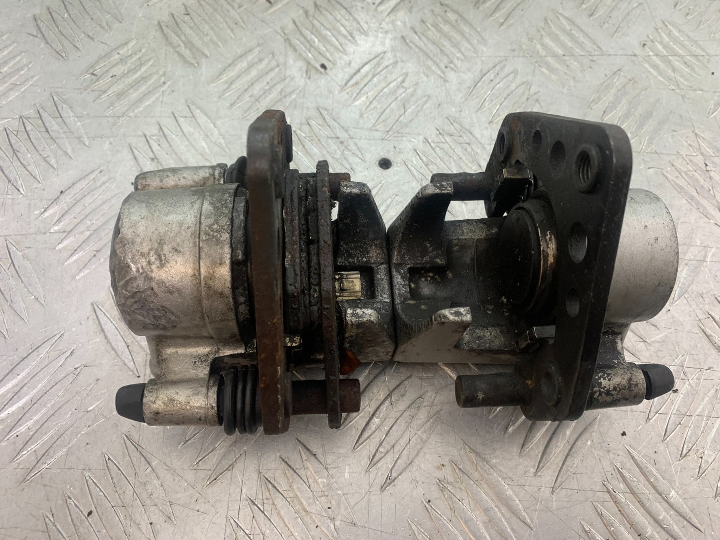 KAWASAKI GPZ600 GPZ 600 FRONT BRAKE CALIPERS   YEAR 1988-90 (CMB1258)