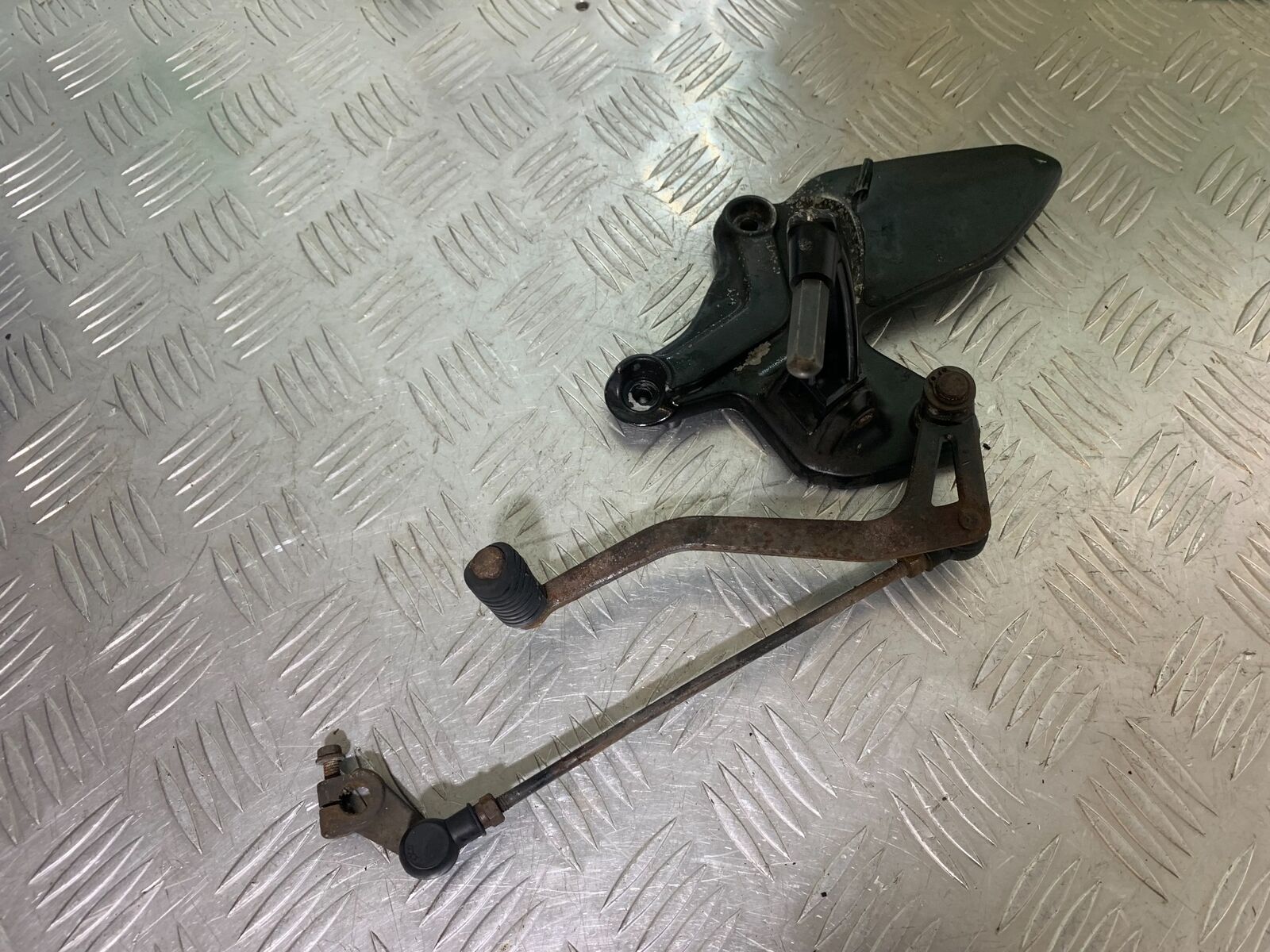 SUZUKI SV650 X SV 650 X FRONT LEFT HANGER YEAR 2018-2022  (CMB1081)