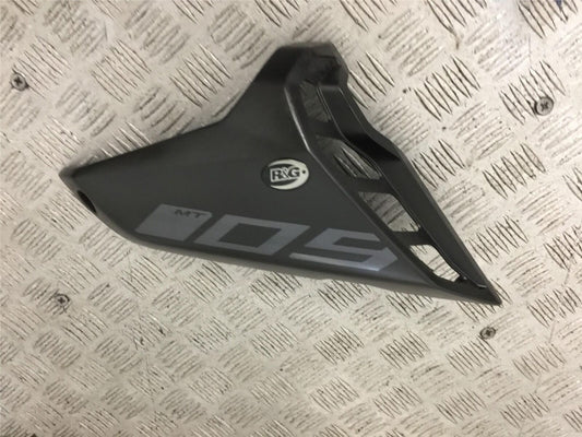YAMAHA MT09 MT-09 RIGHT FAIRING PANEL  YEAR 2018 (STOCK 906)