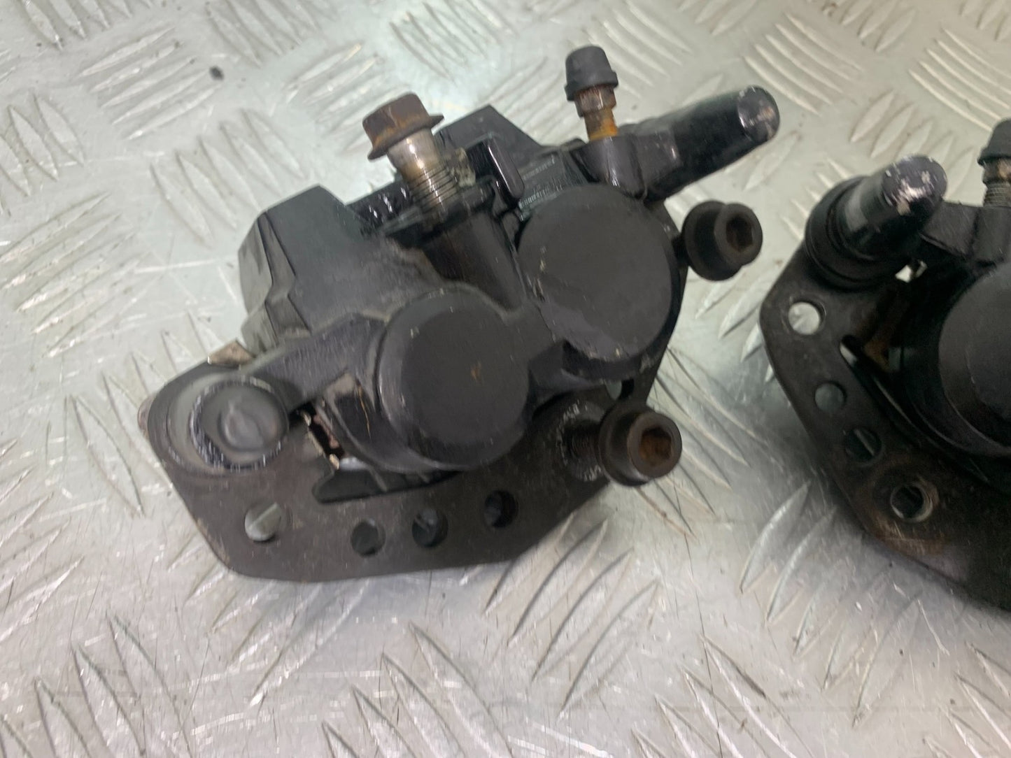 SUZUKI GSX1100 G GSX 1100 G FRONT BRAKE CALIPERS  1991-1996 (CMB1283)