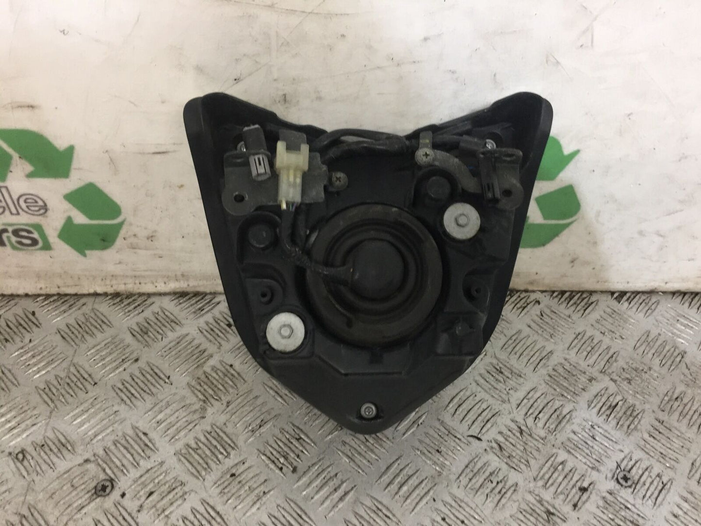 YAMAHA FZ1-N HEADLIGHT  YEAR 2006-2012  (STOCK 787)