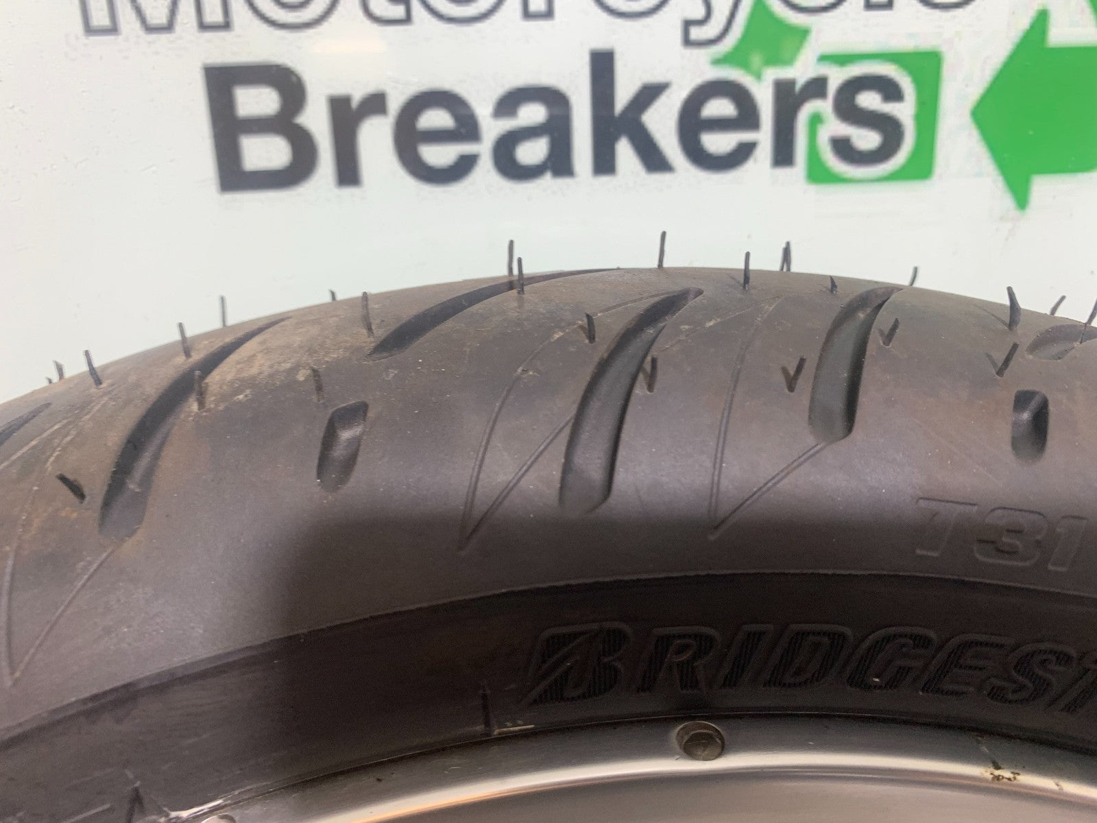 BMW R850 R R850R FRONT WHEEL  (NEW TYRE) YEAR 1994-2002 (CMB1170)