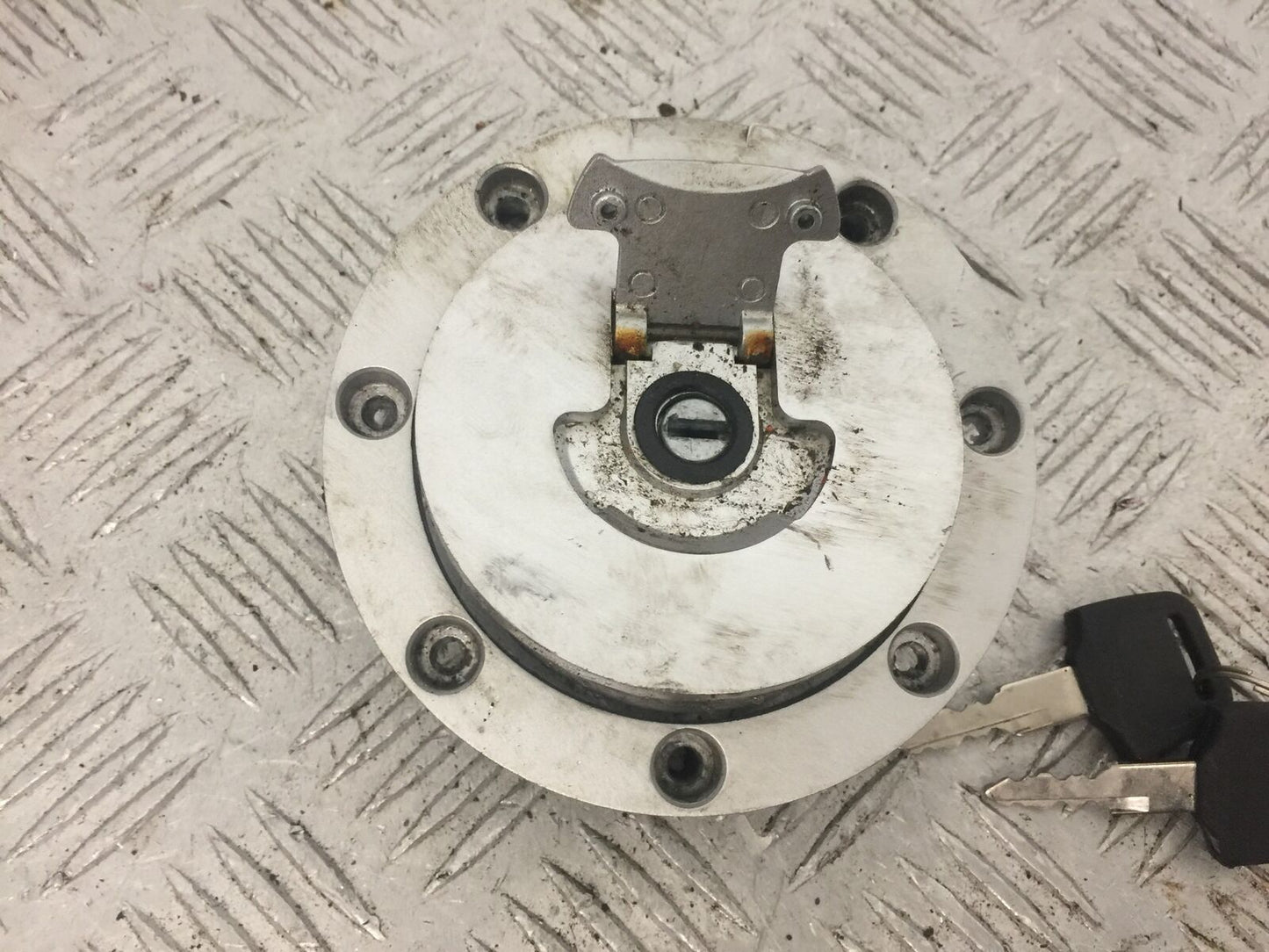 HONDA CBR600 CBR 600 RR PETROL CAP AND KEYS YEAR 2003-2004 (STOCK 834)
