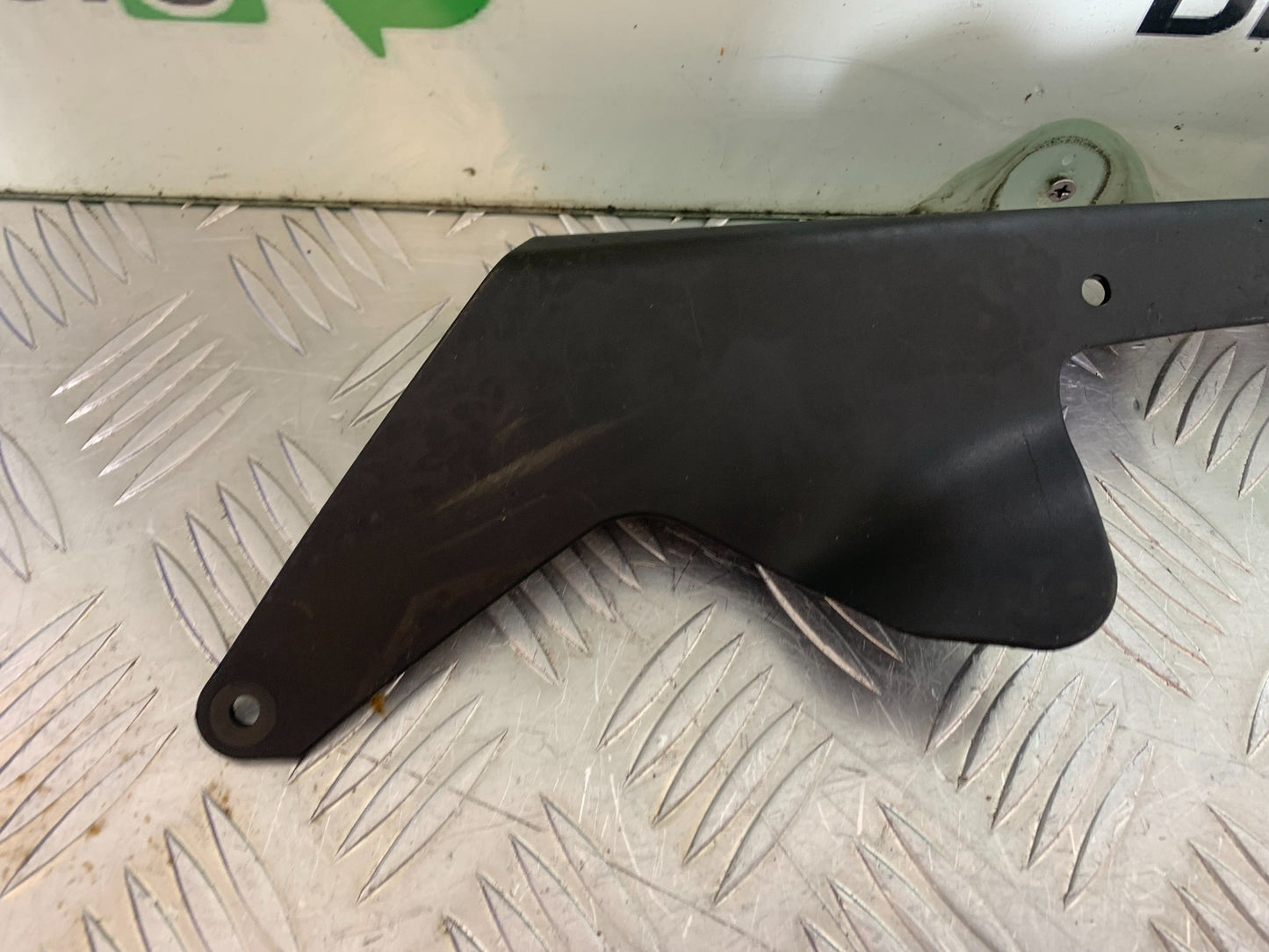 KAWASAKI ZX10R ZX 10R CHAIN GUARD   YEAR 2011-2015 (CMB1154)