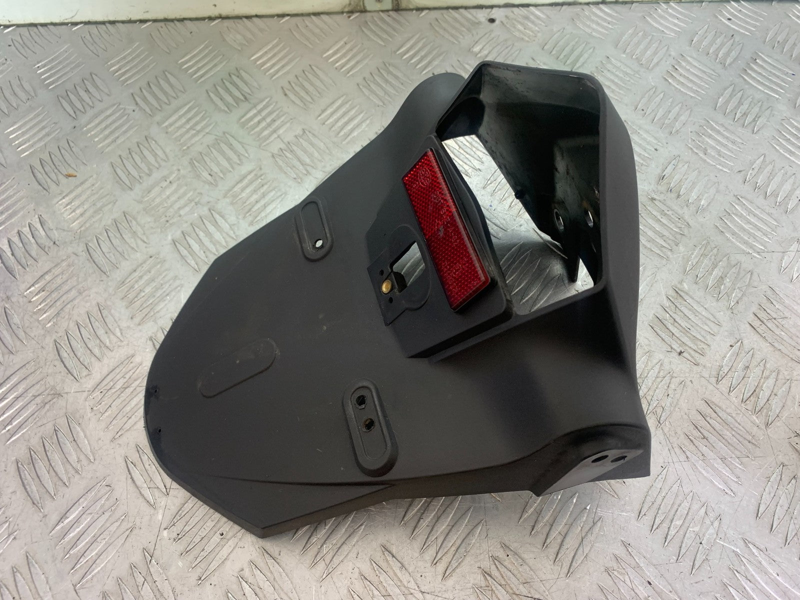 TRIUMPH 1050 SPRINT ST REAR MUDGUARD  YEAR 2004-2007 (CMB1197)