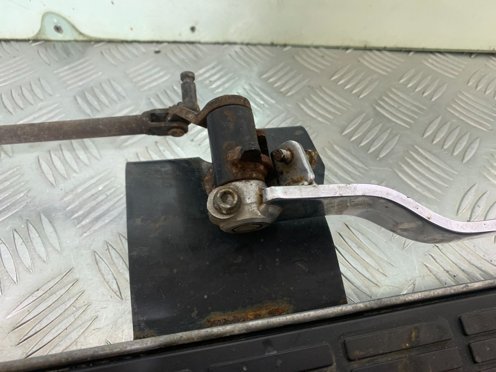SUZUKI INTRUDER VL800 C800 RIGHT FOOTBOARD   YEAR 2012-16 (CMB1039)