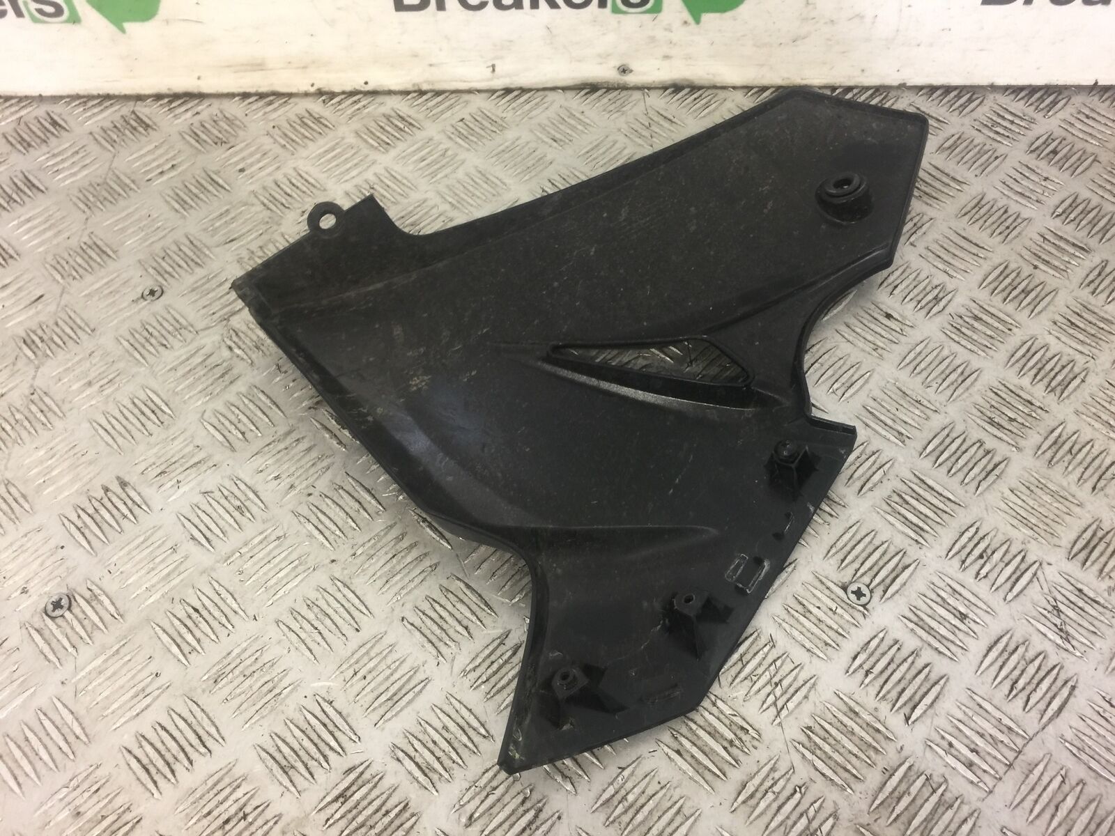 KAWASAKI NINJA 250 SL BX250 LEFT BELLYPAN YEAR 2017 (STOCK 479)
