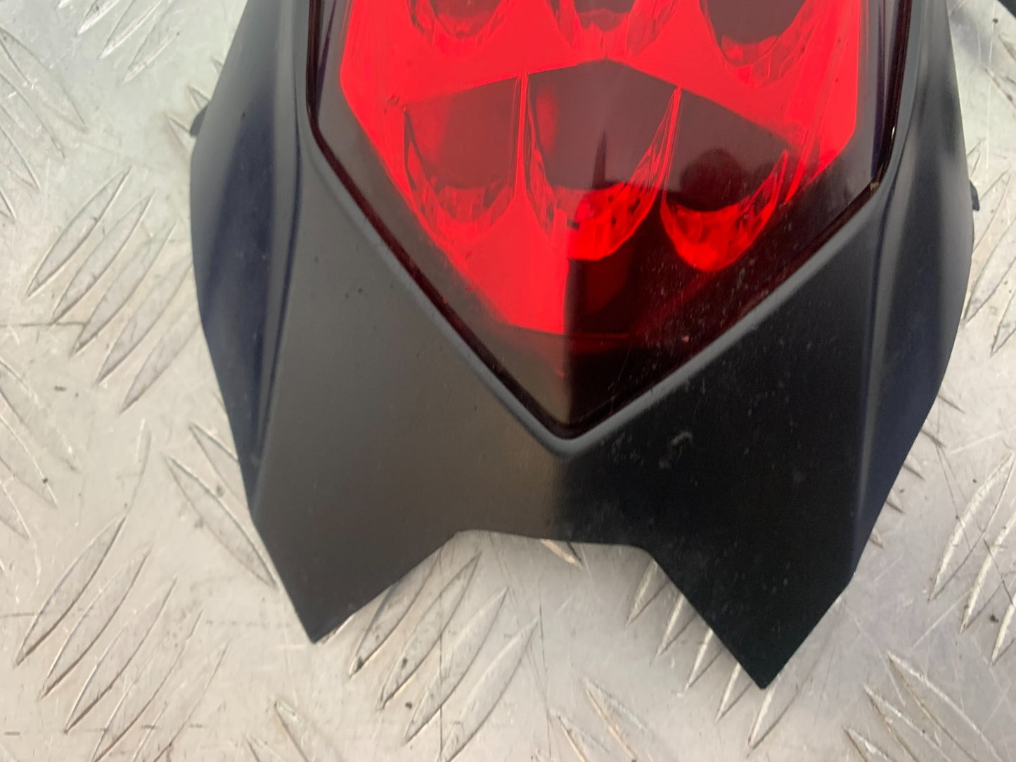 TRIUMPH 675 STREET TRIPLE REAR LIGHT    2013-2016 (CMB1186)