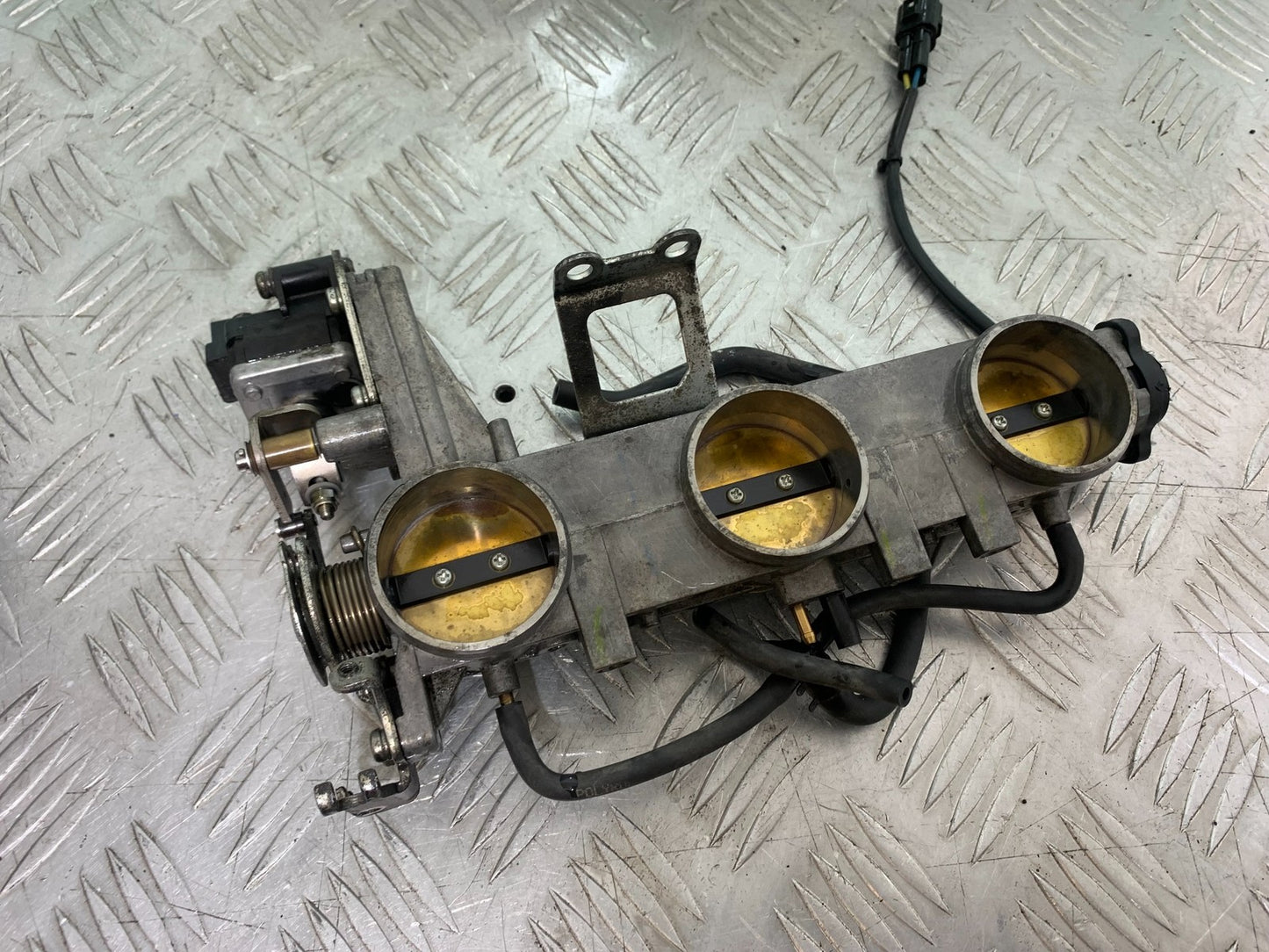 TRIUMPH SPEED TRIPLE R 1050 THROTTLE BODIES  2009 (CMB1183)