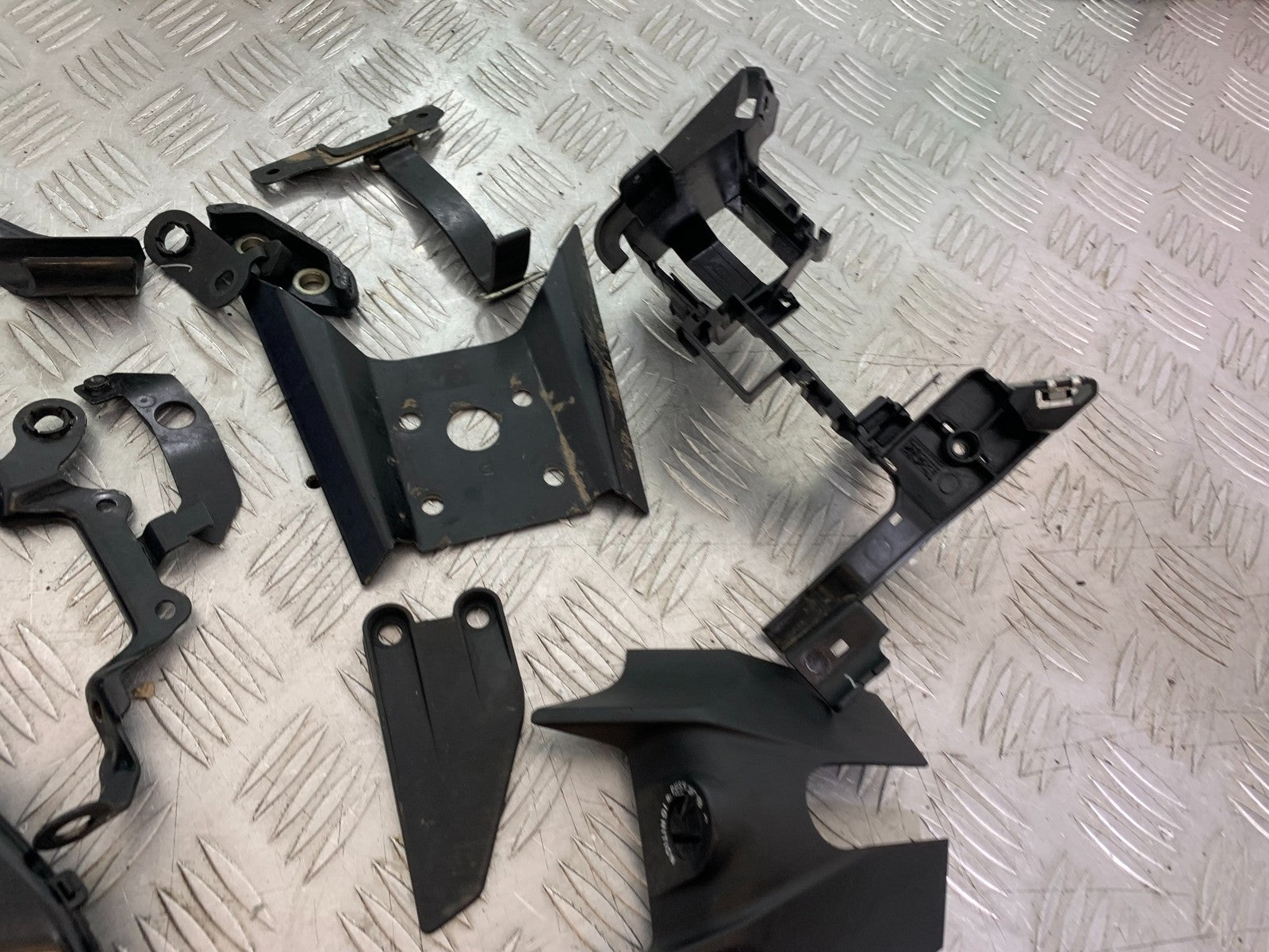 KTM 125 DUKE INFILLS AND BRACKETS  YEAR 2018-2023 (CMB1185)