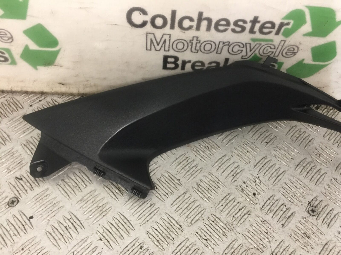 KAWASAKI Z800 Z 800 RIGHT TANK INFILL PANEL  YEAR 2015  (STOCK 874)