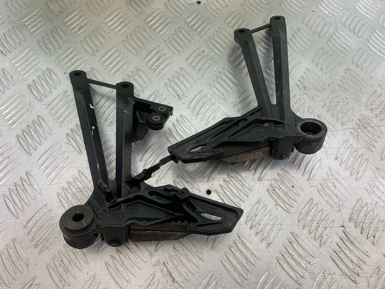KAWASAKI Z1000 SX REAR HANGERS AND PEGS  YEAR 2014-16 (CMB1264)