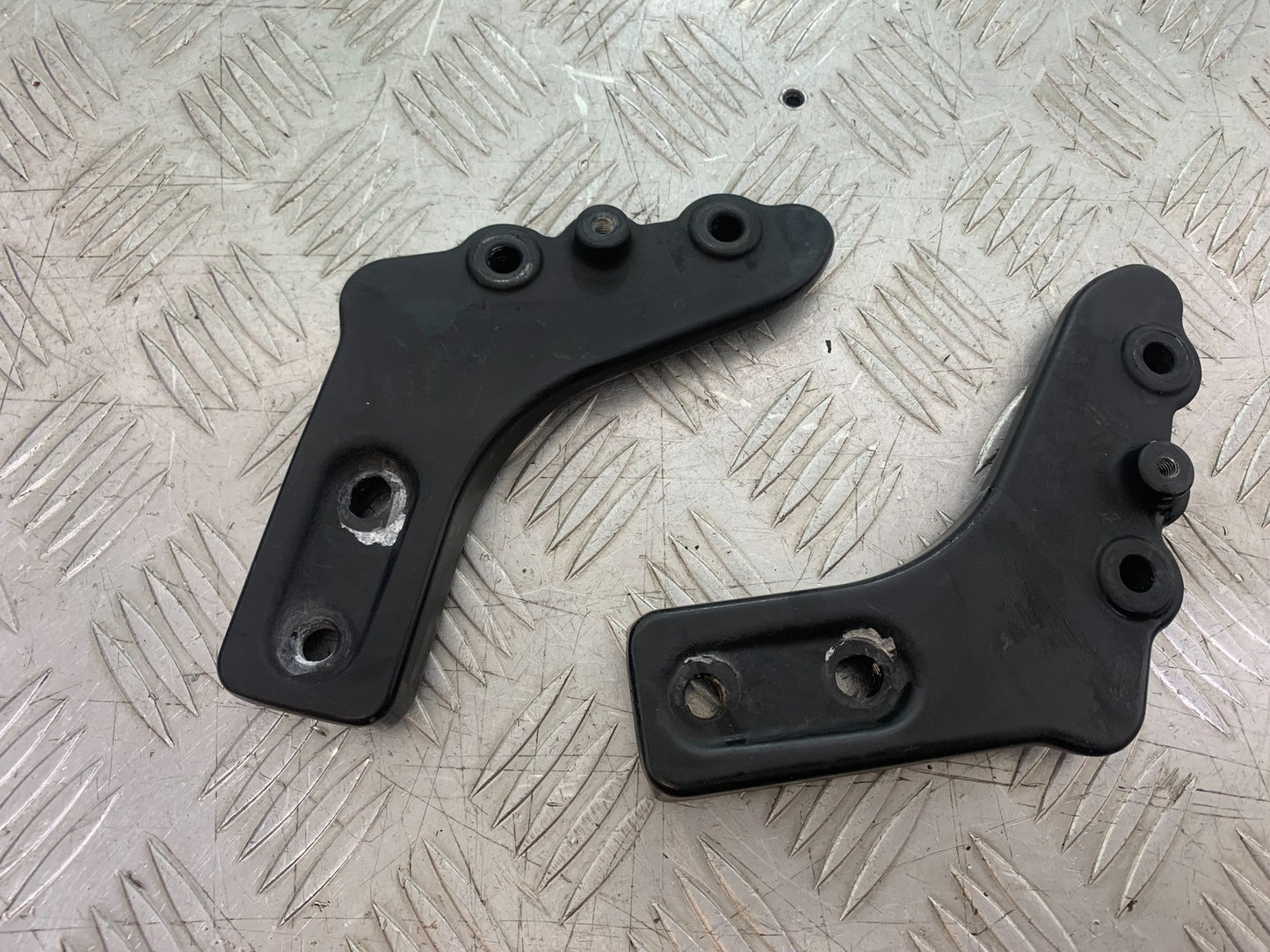 SINNIS HOODLUM 125 GRAB RAIL BRACKETS  YEAR 2021-2025 (CMB1196)