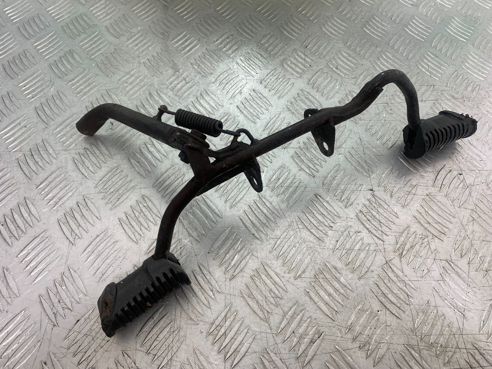 SUZUKI GP100 GP 100 FOOTPEG BAR   YEAR 1978-1988 (CMB1259)