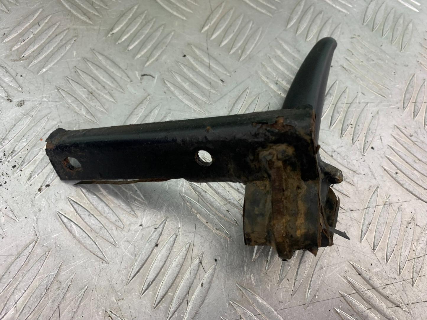 TRIUMPH 955i SPRINT ST GRAB HANDLE  YEAR 1999-04 (CMB1230)