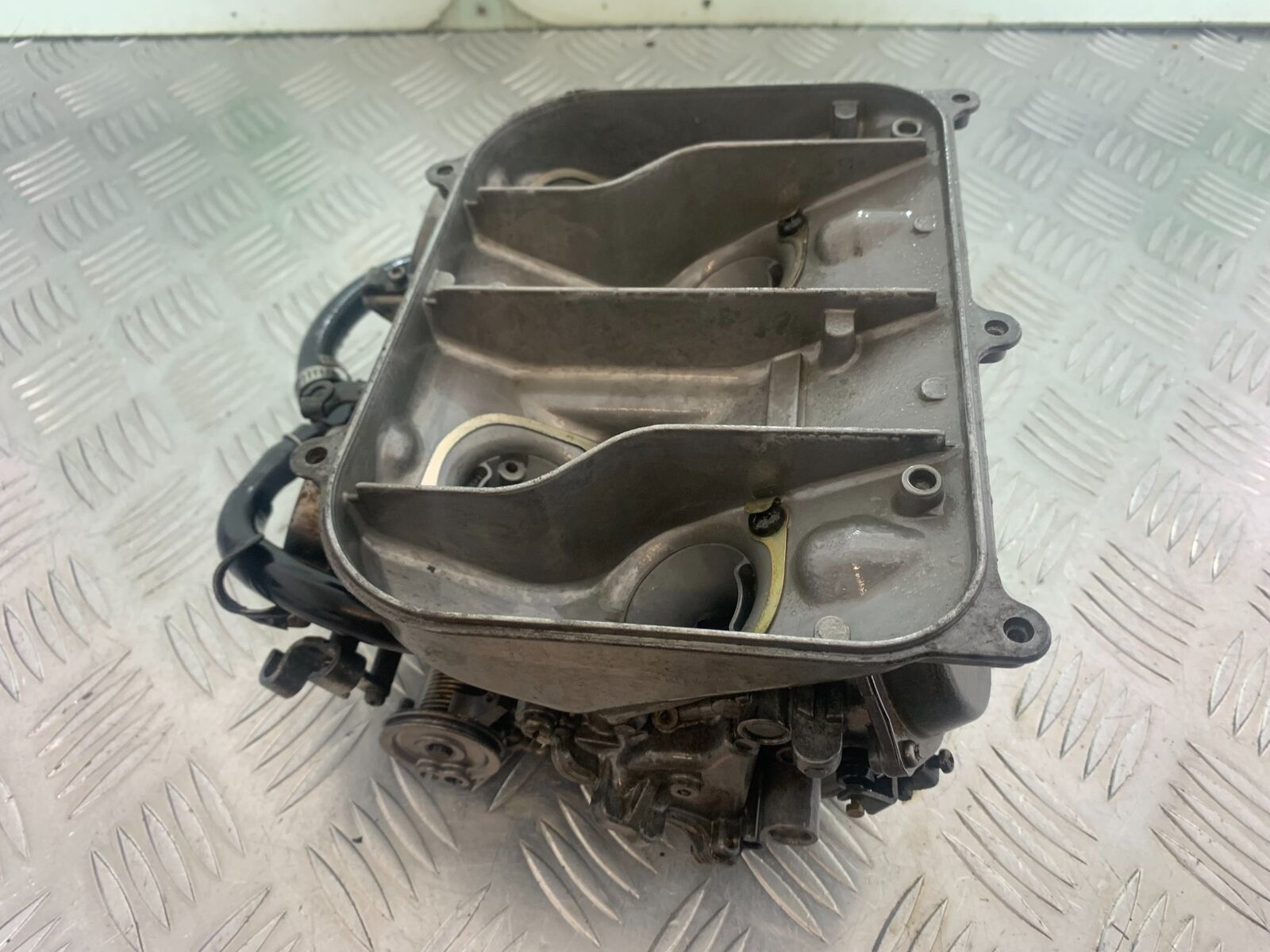 HONDA VFR400 VFR 400 NC21 CARBS  YEAR 1986-87 (CMB1043)
