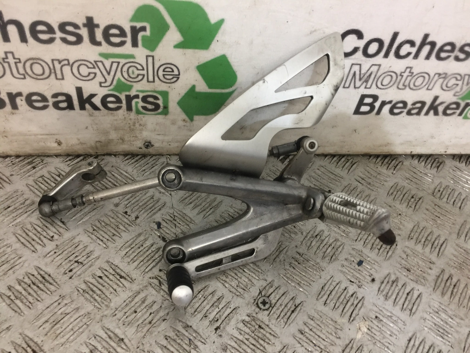 TRIUMPH 675 DAYTONA FRONT LEFT HANGER COMPLETE  YEAR 2006-2008 (STOCK 789)