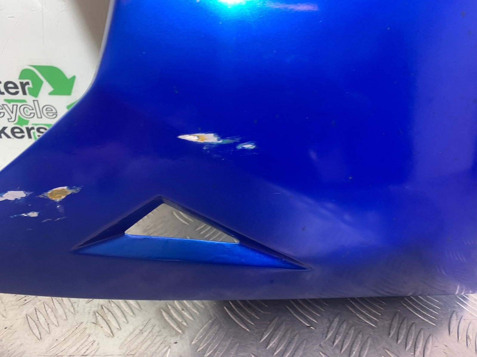 TRIUMPH 1050 SPRINT ST RIGHT FAIRING PANEL   YEAR 2004-2007 (CMB1197)