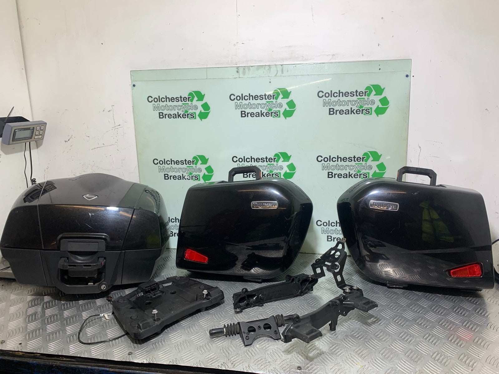 TRIUMPH 1050 SPRINT GT PANNIERS TOP BOX   YEAR 2010-2016 (CMB1250)