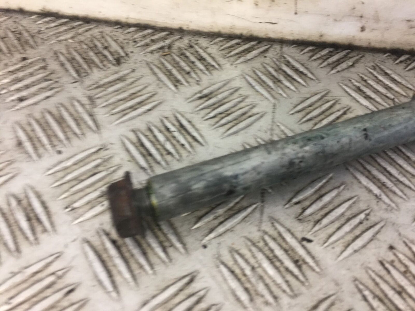 HONDA XL1000 VARADERO FRONT WHEEL SPINDLE   YEAR 2002 (STOCK 595)