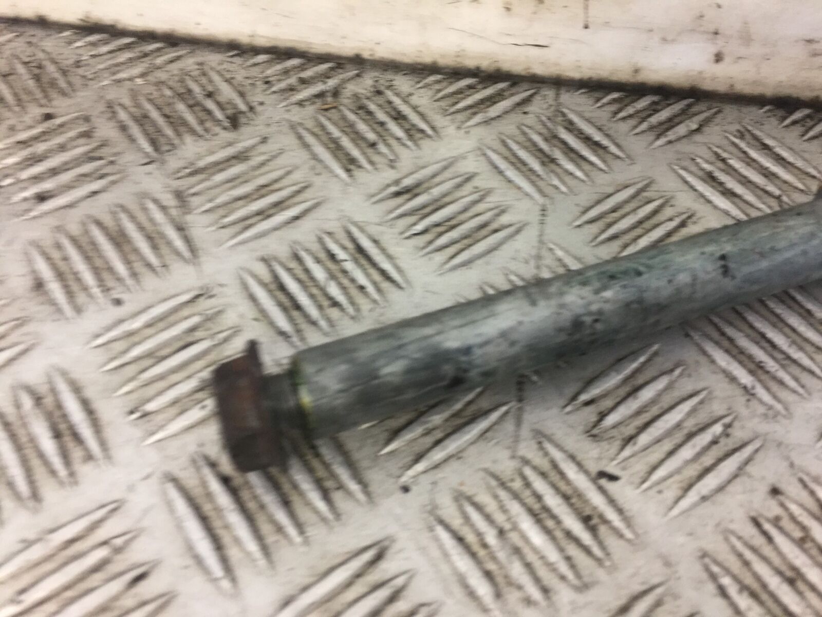 HONDA XL1000 VARADERO FRONT WHEEL SPINDLE   YEAR 2002 (STOCK 595)