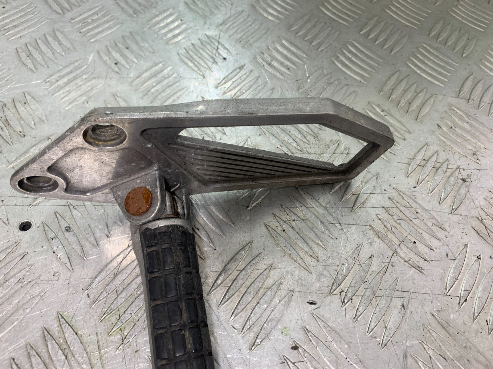 KAWASAKI GPX 750 GPX 750 FRONT LEFT HANGER  YEAR 1990