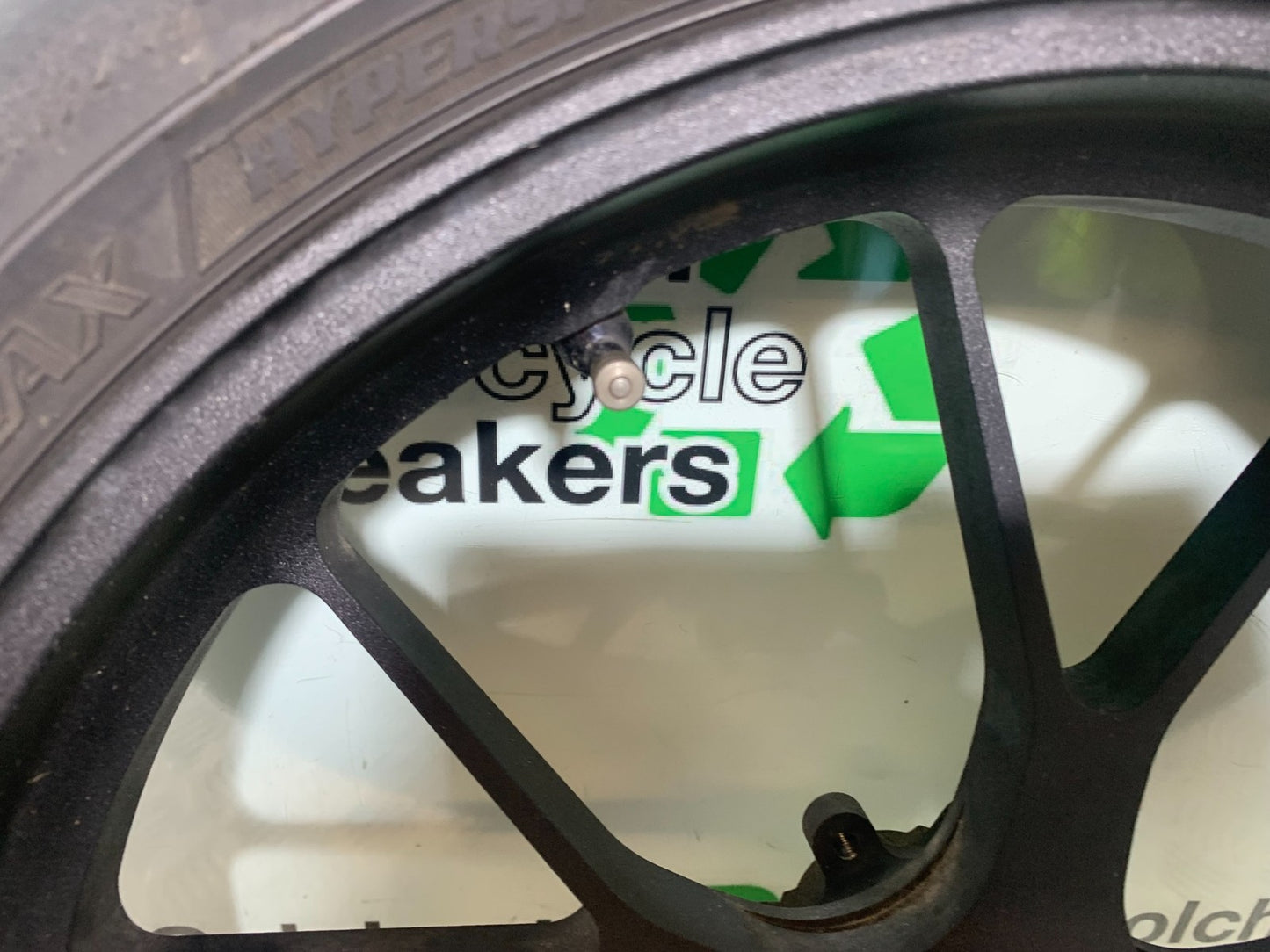 APRILIA RSV4 FACTORY FRONT WHEEL  YEAR 2009-2012 (CMB1224)