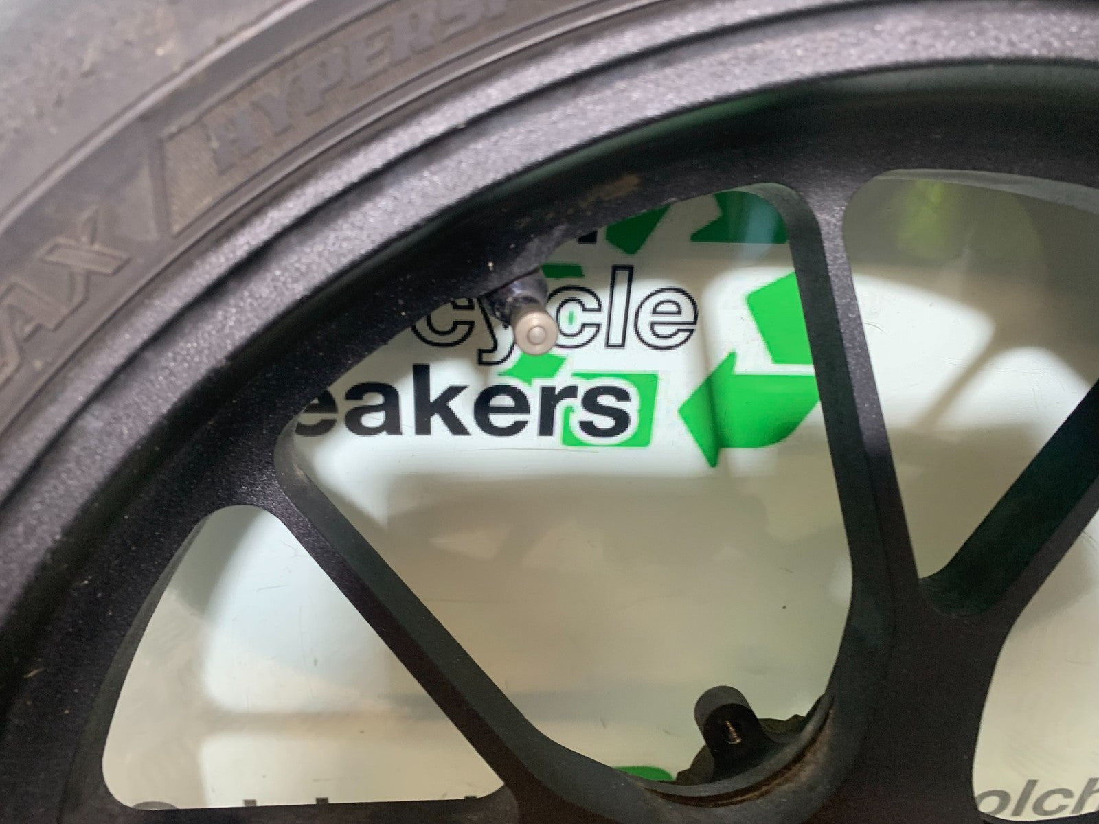 APRILIA RSV4 FACTORY FRONT WHEEL  YEAR 2009-2012 (CMB1224)