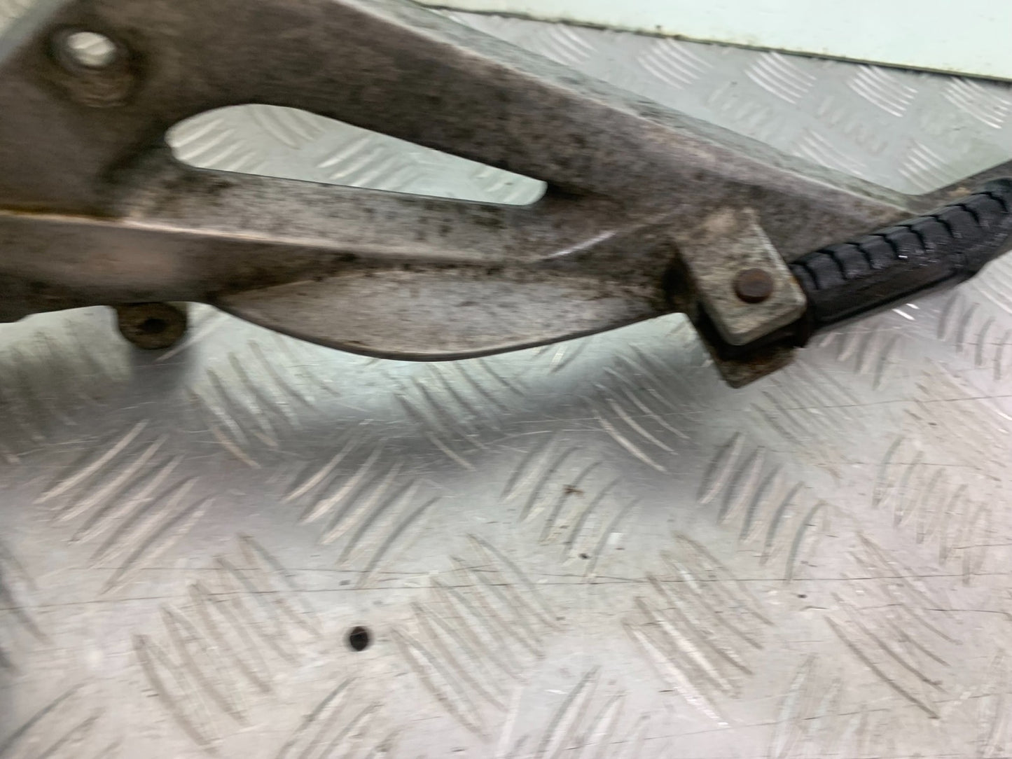 HONDA NT650 V DEAUVILLE LEFT HANGER   YEAR 1999 (CMB1268)