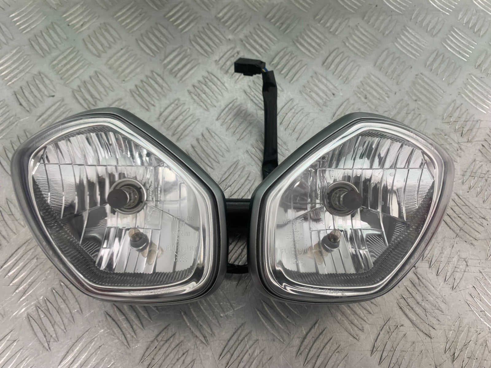 TRIUMPH 675 STREET TRIPLE RX HEADLIGHT   2015- 2017 (CMB1299)