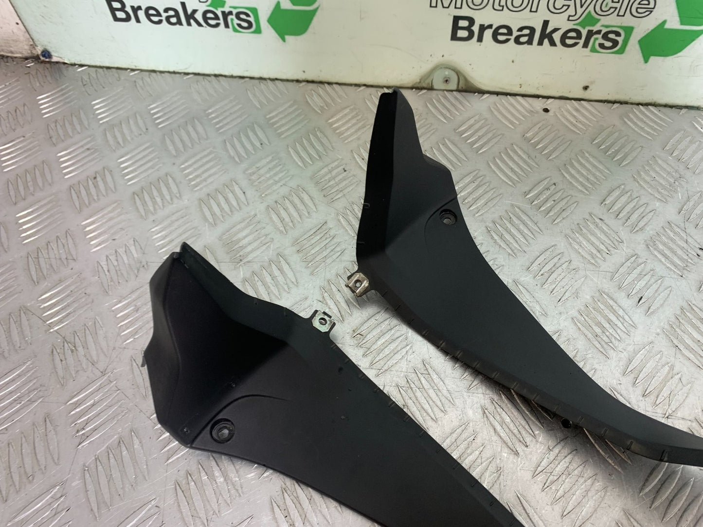 BMW F800 GT LEFT & RIGHT TOP INFILL PANELS  YEAR 2013-2017 (CMB1248)