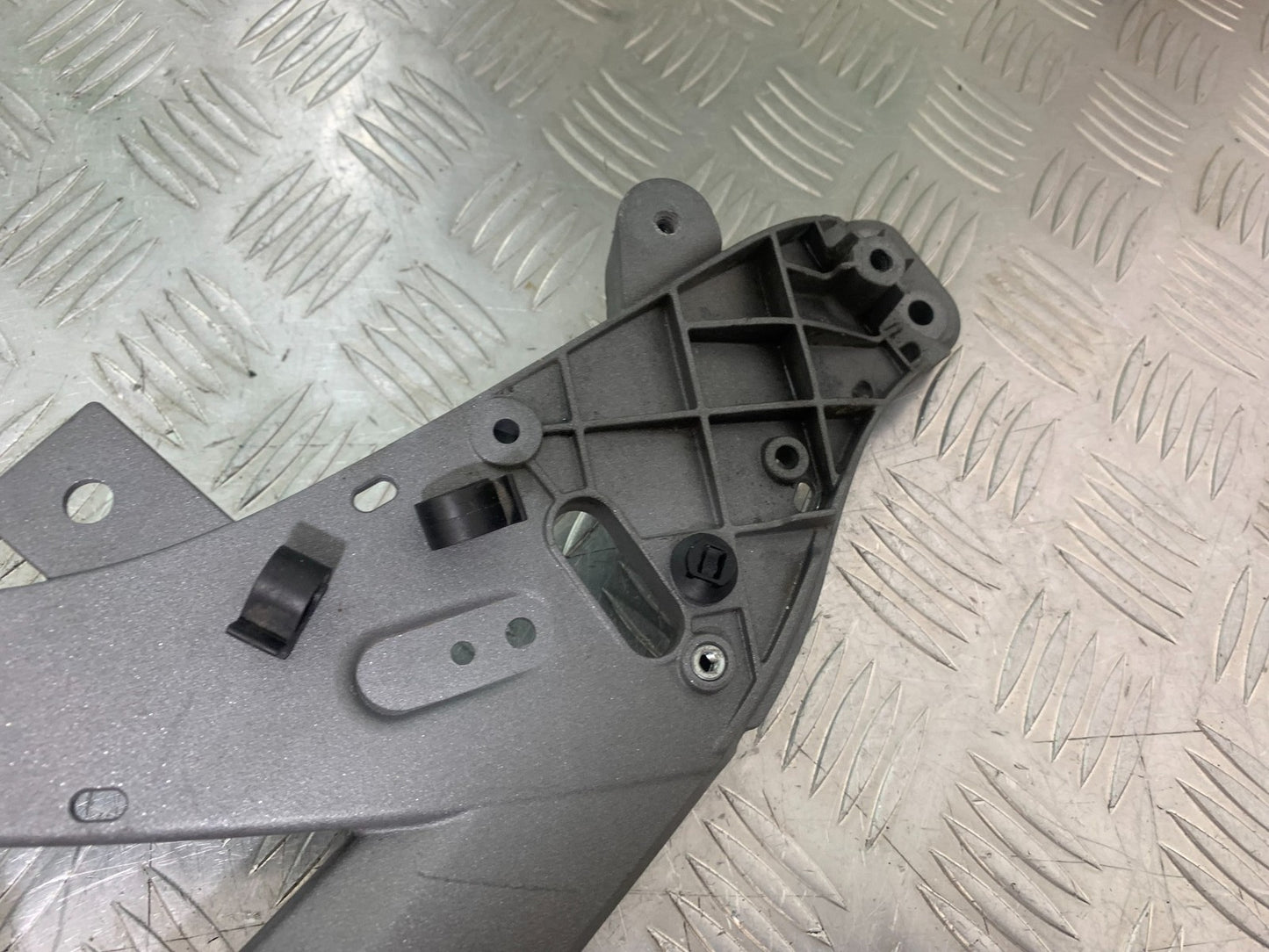 BMW R1200 R 1200 GS RIGHT FAIRING BRACKET  YEAR 2013-2016 (CMB1257)