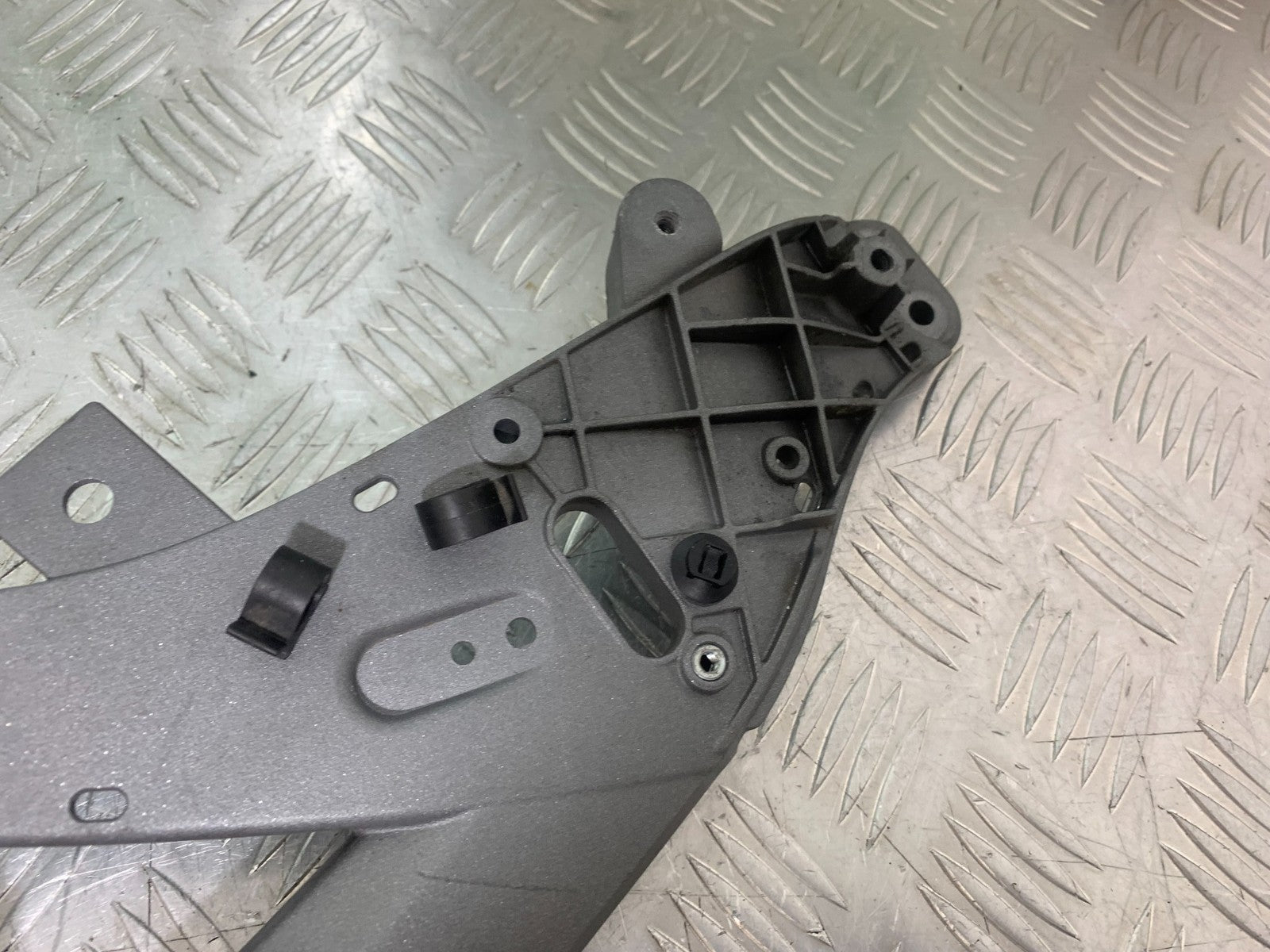 BMW R1200 R 1200 GS RIGHT FAIRING BRACKET  YEAR 2013-2016 (CMB1257)