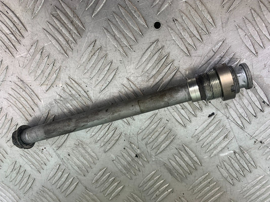 KAWASAKI GTR1400 GTR 1400 SWINGARM SPINDLE YEAR 2007-2009 (CMB1174)