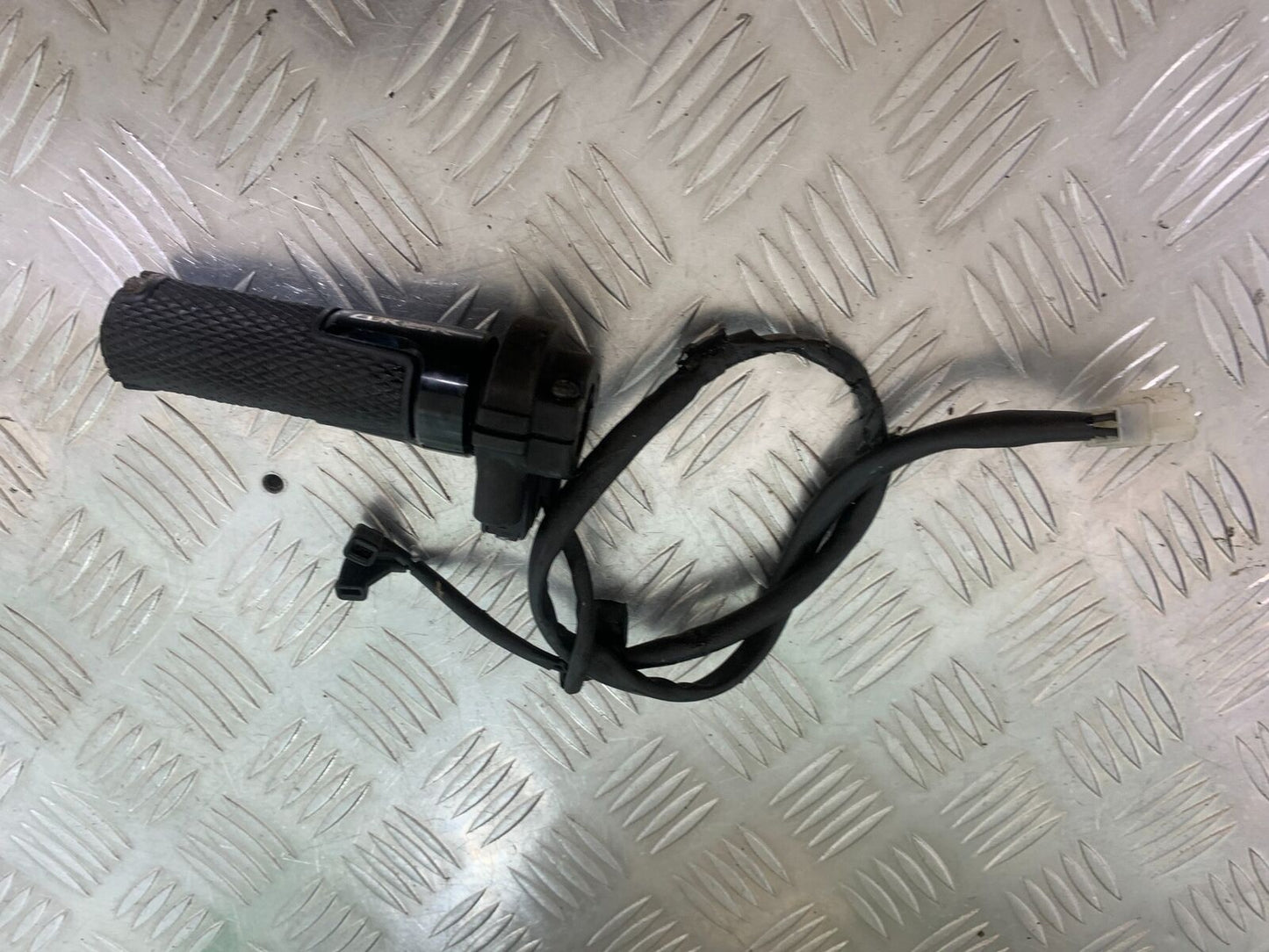 HONDA CBR125 CBR 125 RIGHT SWITCH GEAR   YEAR 2007-10 (CMB1004)