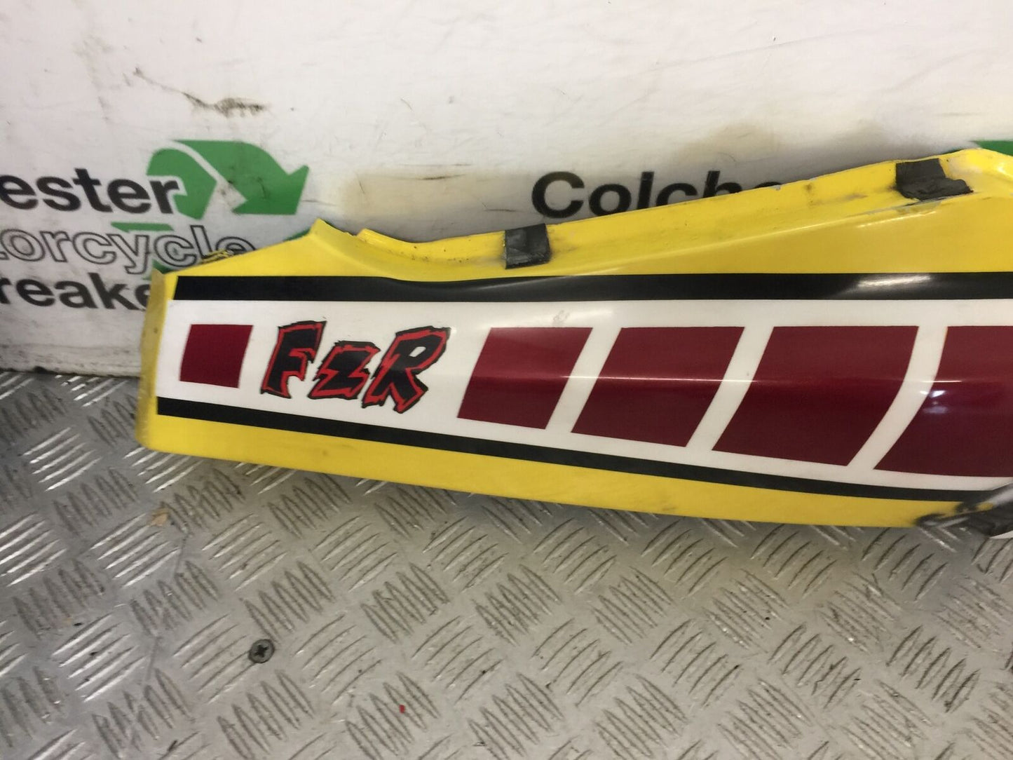 YAMAHA FZR1000 EXUP RU RIGHT SEAT PANEL YEAR 1991-1994  (STOCK 820)