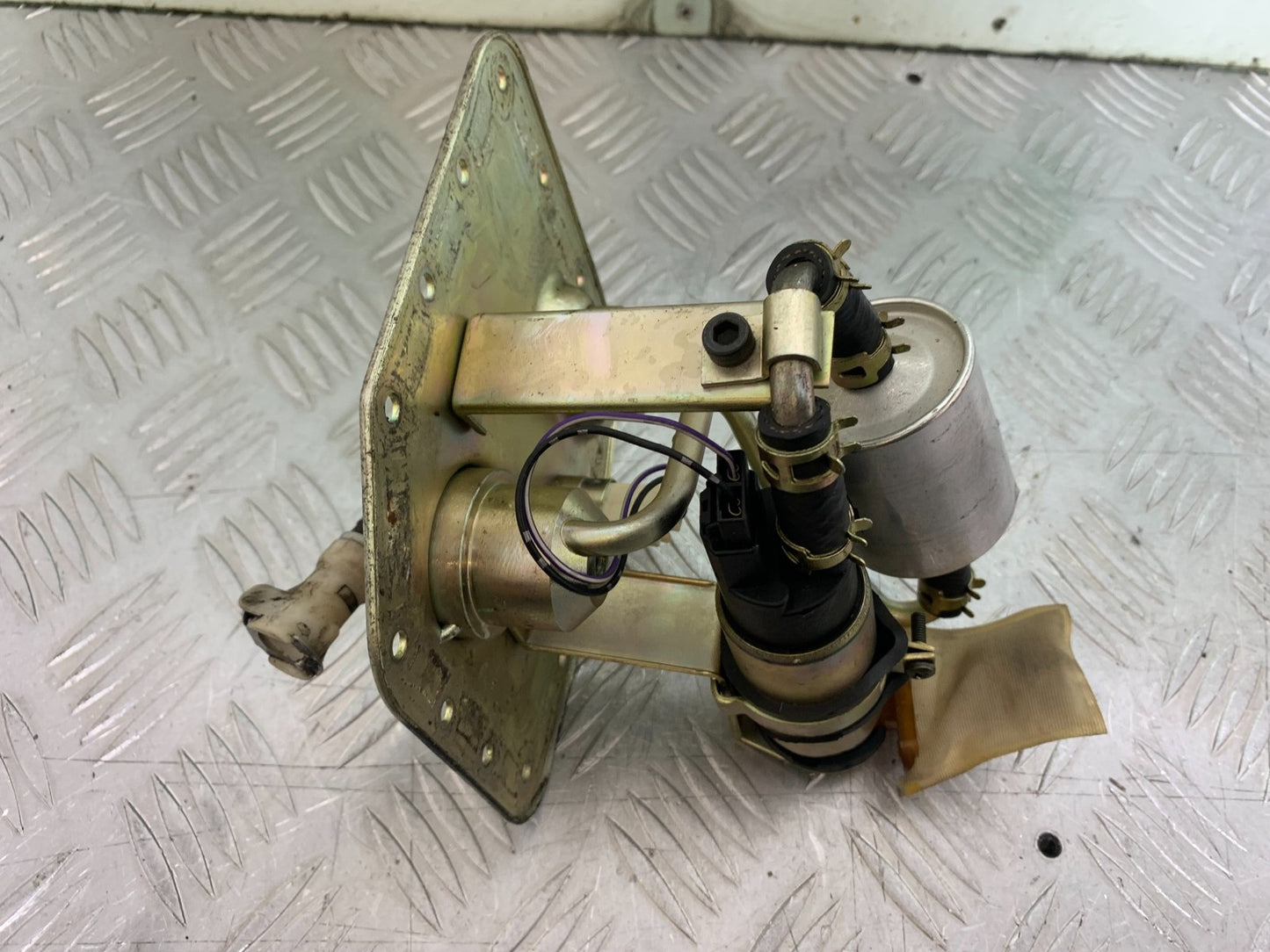 TRIUMPH 955i SPRINT ST PETROL PUMP   YEAR 1999-04 (CMB1230)