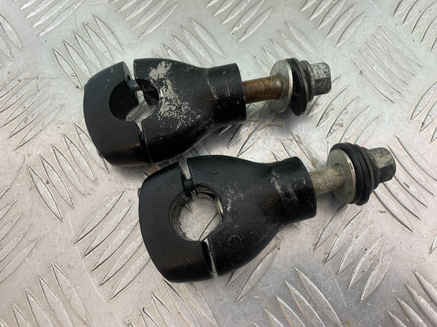 SUZUKI INTRUDER VL800 C800 HANDLE BAR CLAMPS YEAR 2012-16 (CMB1039)