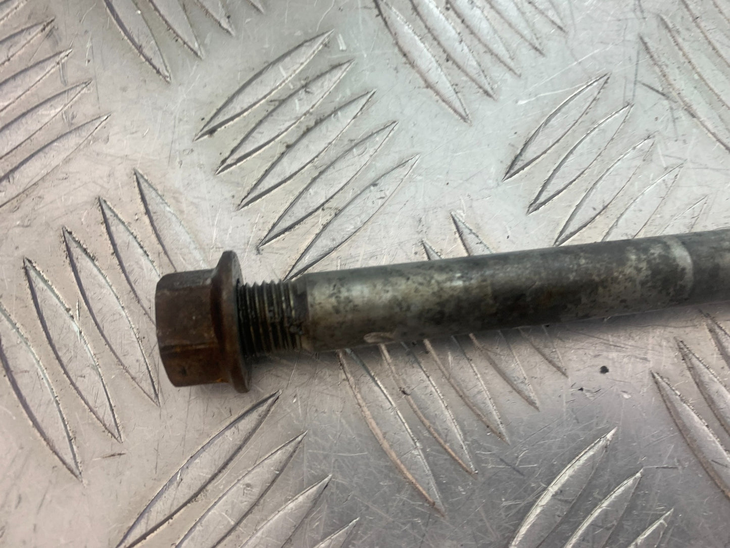 KAWASAKI GT550 GT 550 FRONT WHEEL SPINDLE YEAR 1984-87 (CMB1141)