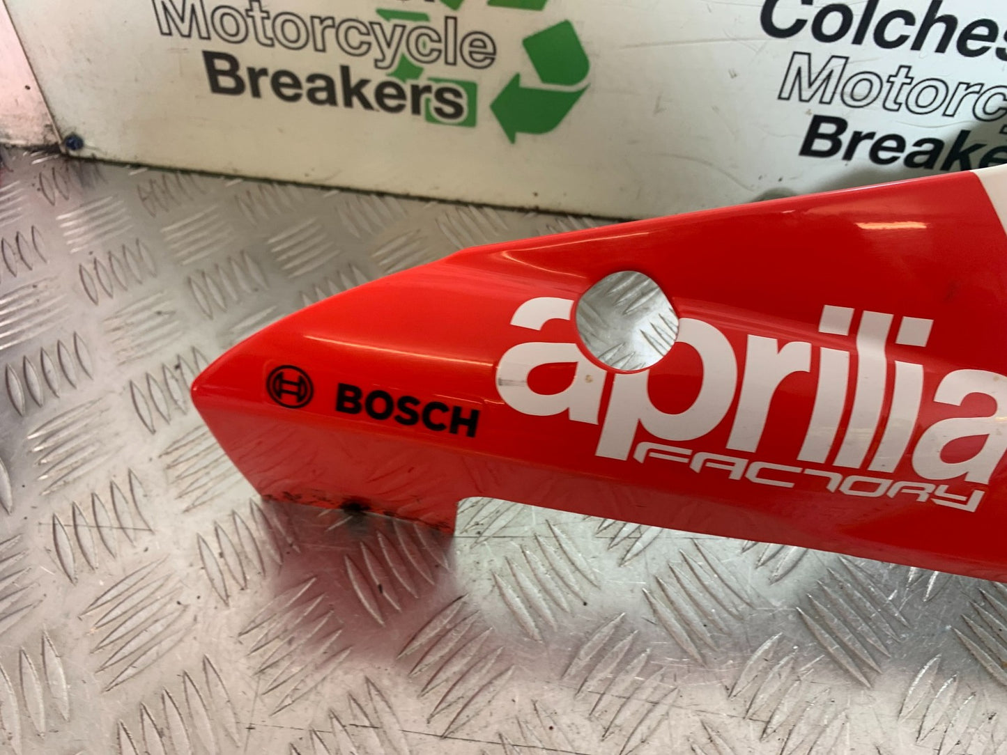 APRILIA RSV4 FACTORY RIGHT LOWER FAIRING PANEL  YEAR 2009-2012 (CMB1224)