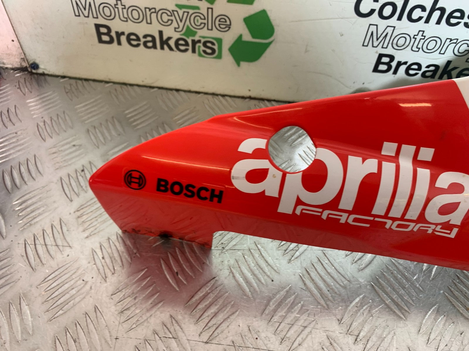 APRILIA RSV4 FACTORY RIGHT LOWER FAIRING PANEL  YEAR 2009-2012 (CMB1224)