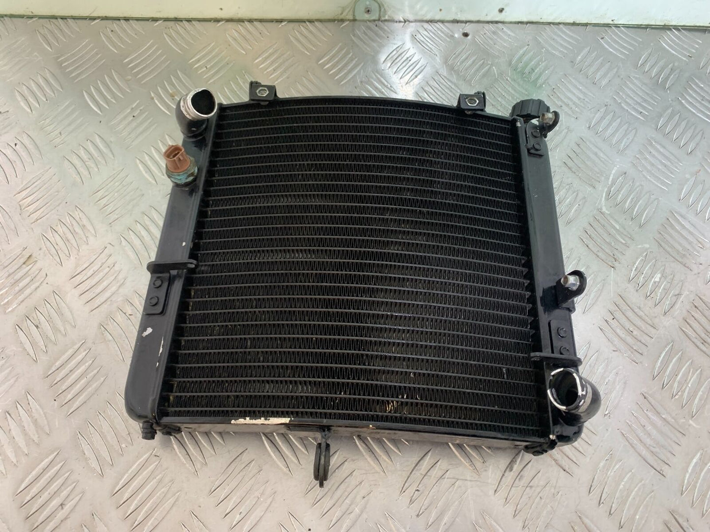 KTM 990 SUPERMOTO T RADIATOR  YEAR 2010-2011  (CMB1067)