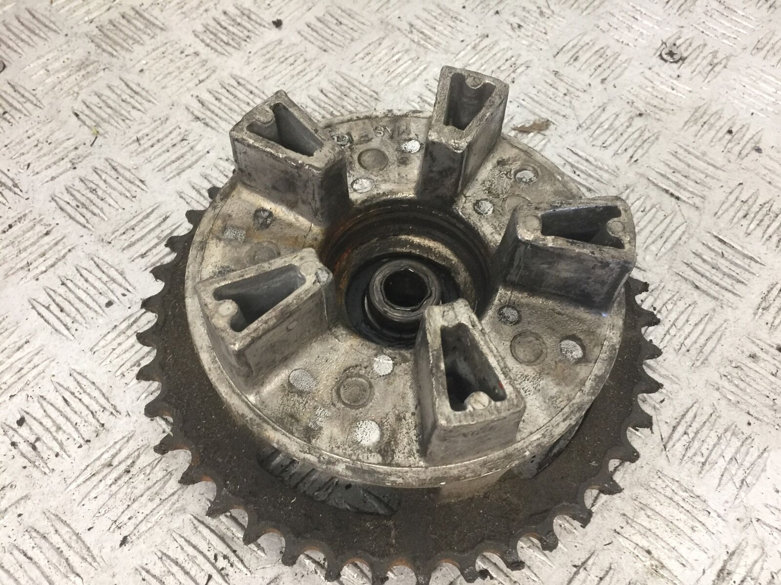 HONDA CB600 CB 600 HORNET SPROCKET CARRIER  YEAR 1999-02 (STOCK 865)