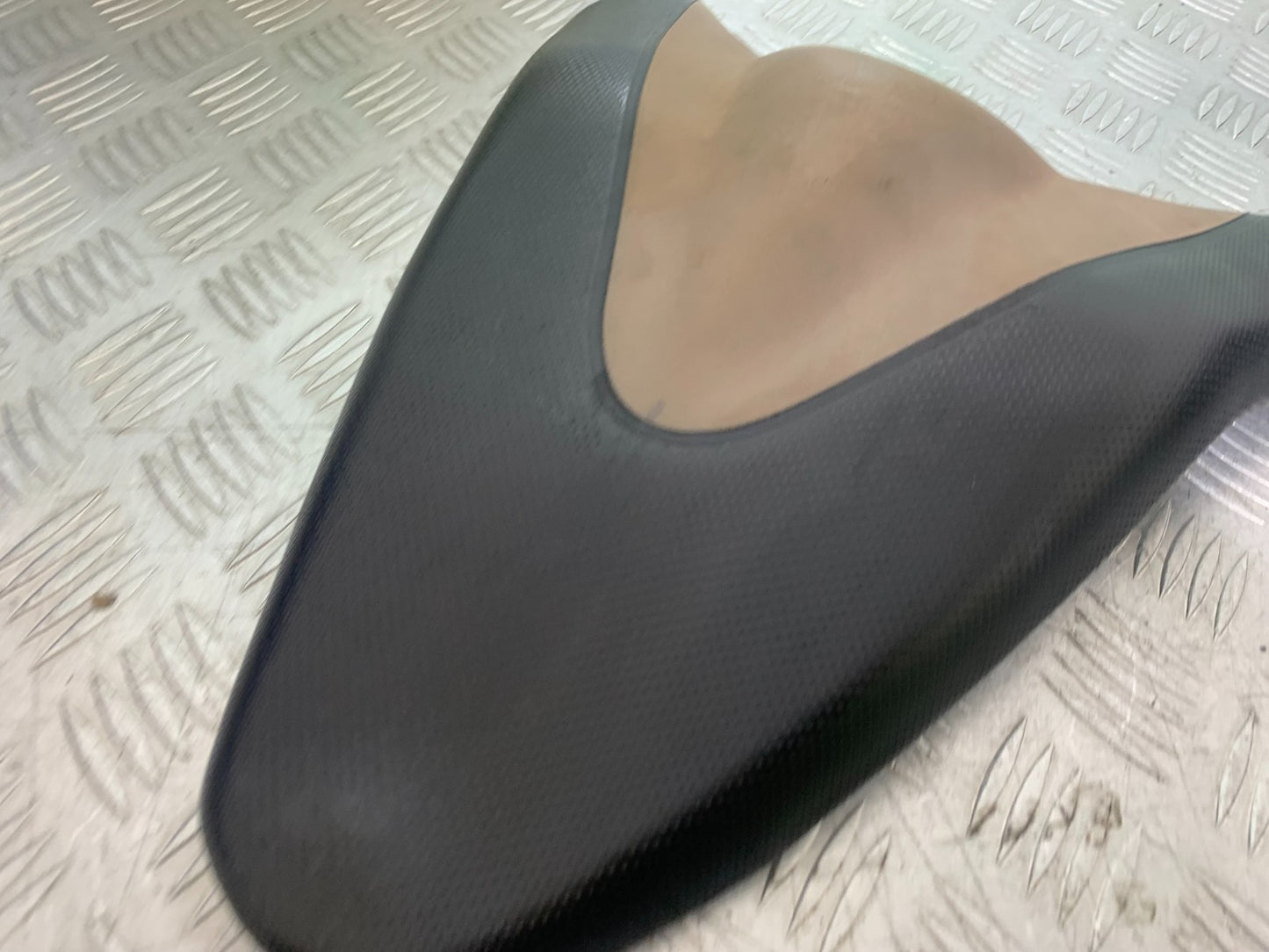 APRILIA TUONO 1000 V4 REAR SEAT   YEAR 2013-2014  (CMB1239)