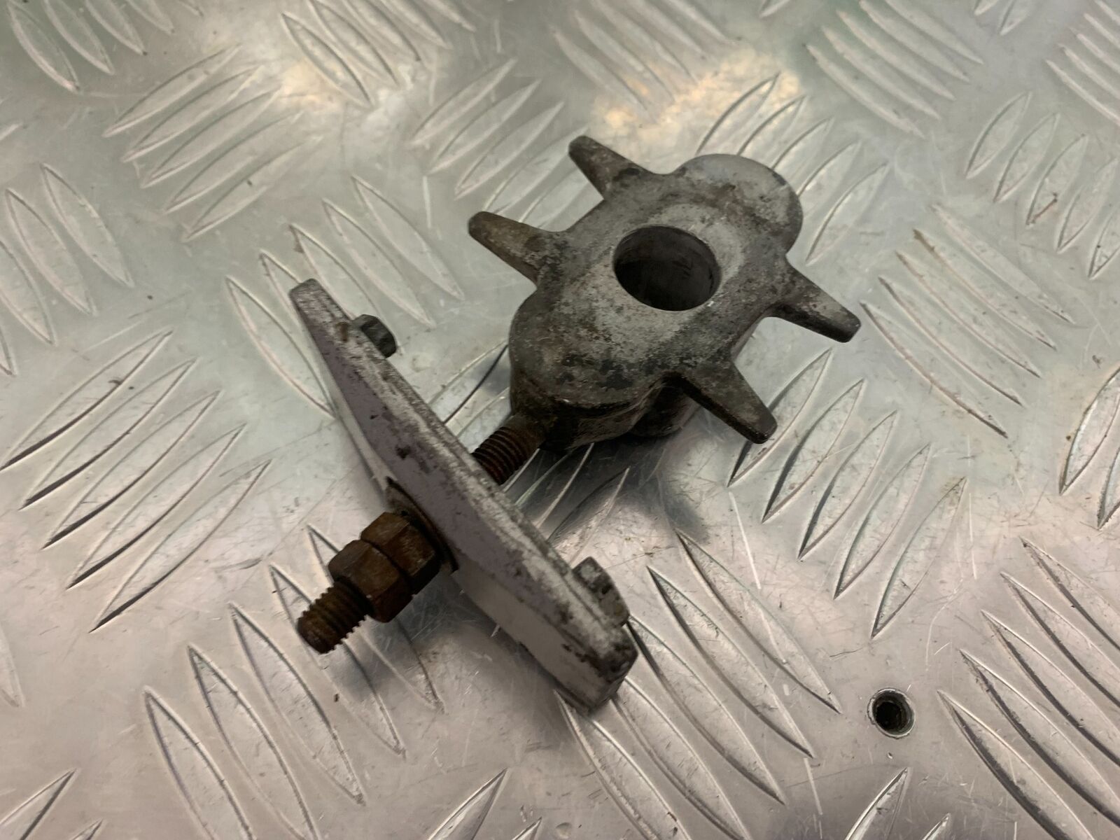 YAMAHA FZS600 FAZER 600 CHAIN ADJUSTER   YEAR 1998-2001 (STOCK 964)