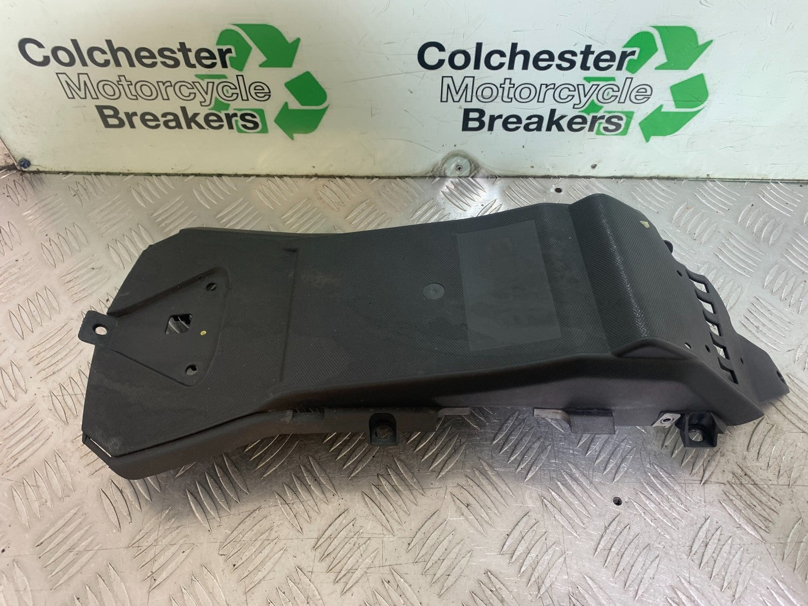 APRILIA RSV4 FACTORY UNDERTRAY   YEAR 2009-2012 (CMB1224)