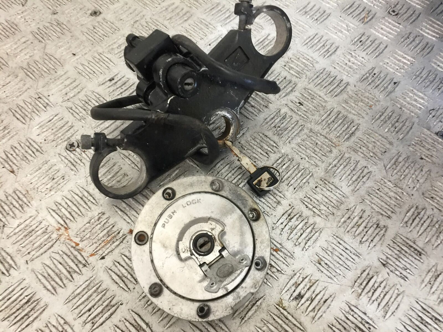 HONDA CBR600 CBR 600 LOCKS AND KEY   YEAR 1997-98 (STOCK 892)