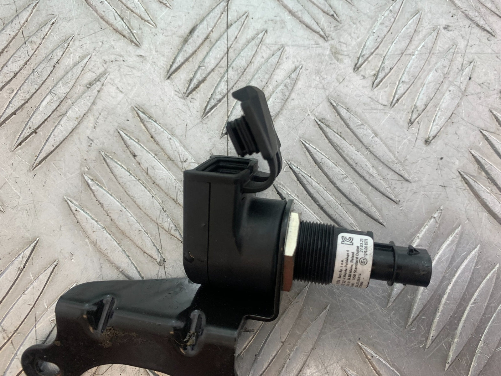 BMW M1000 R USB PORT   YEAR 2023-2024 (CMB1140)