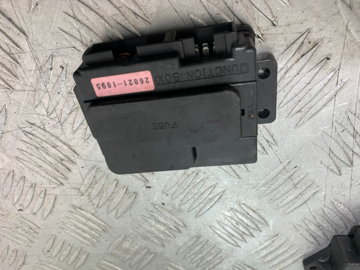 KAWASAKI ZX9R ZX9 R FUSE BOX  YEAR 1998-1999 (CMB1329)